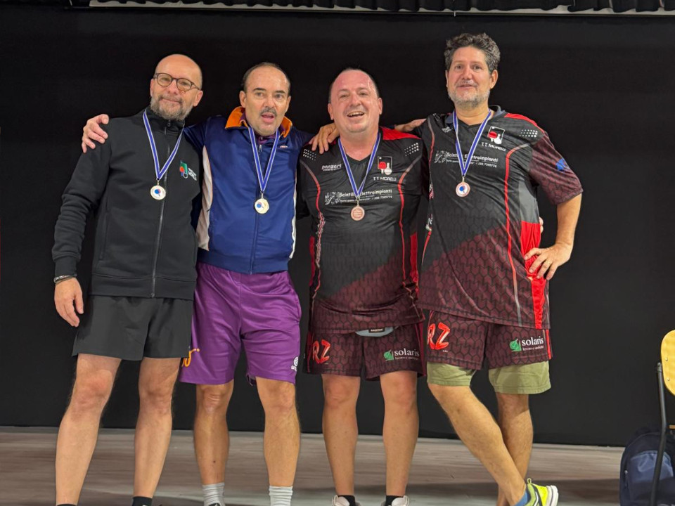 Premiazione dei Veterani A, con tre atleti del TT Morelli sul podio con Raffaele Cinicola, Luca Ceppatelli e Massimo Paturzo